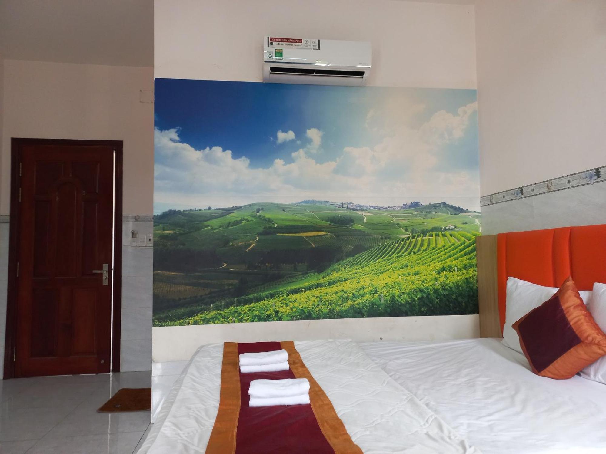 Khach San Nguyen Trung Love hotel