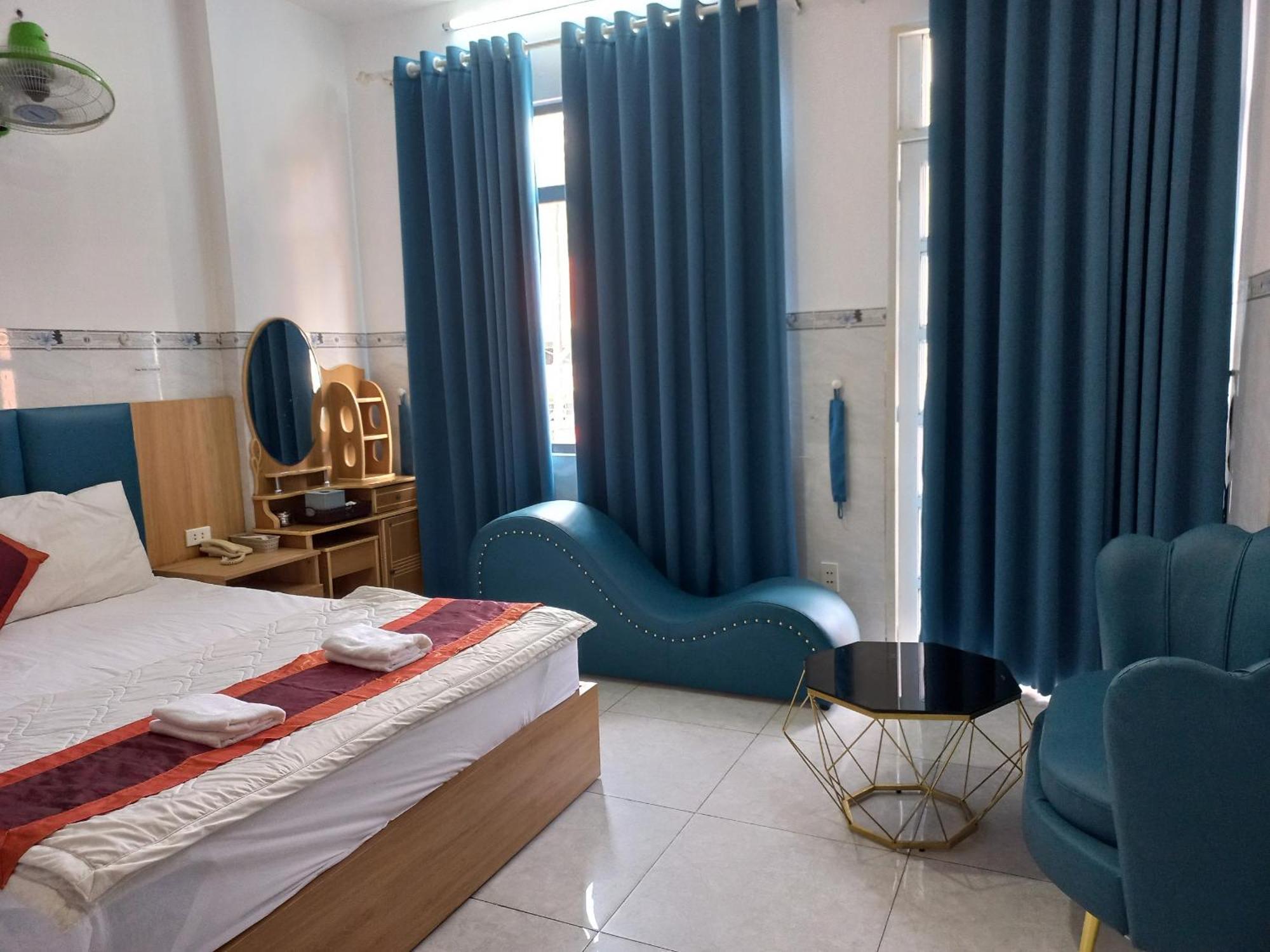 Khach San Nguyen Trung Love hotel