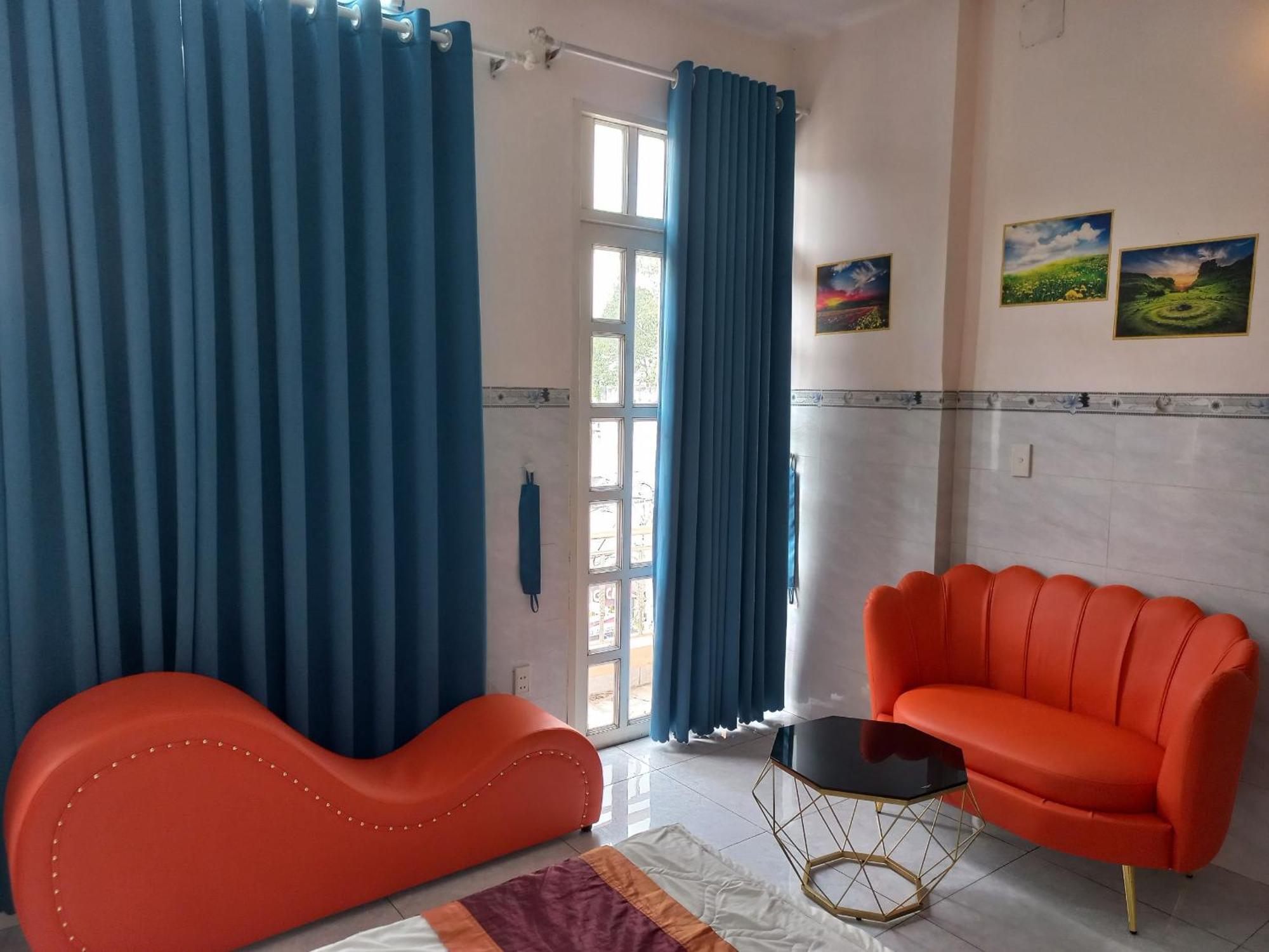 Love hotel Khach San Nguyen Trung Ho Chi Minh City