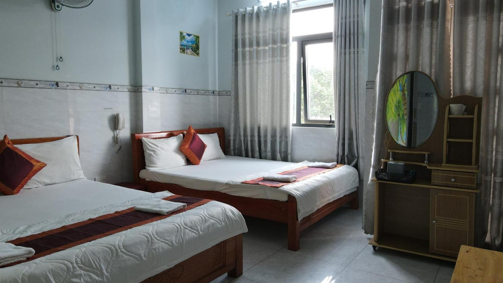 Love hotel Khach San Nguyen Trung *