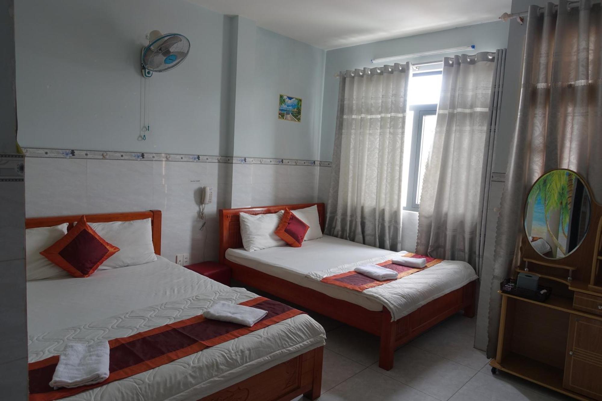 Love hotel Khach San Nguyen Trung *