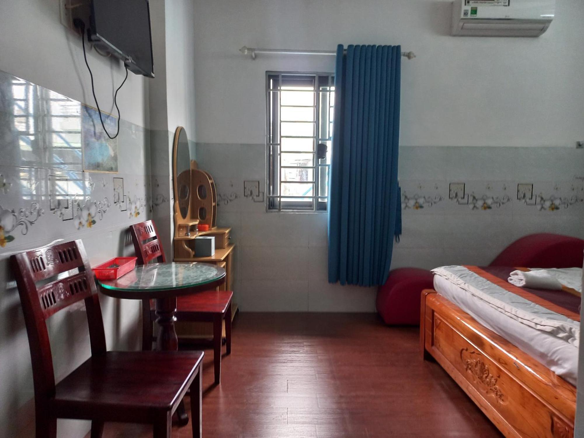 Love hotel Khach San Nguyen Trung